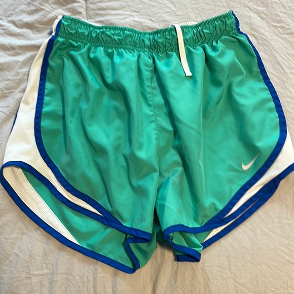 nike shorts - Picture 1 of 2